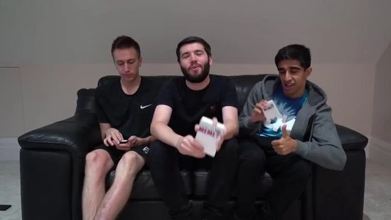 What Do You Meme - Kaartspel / Familiespel / Partyspel - Engelstalige Editie 4 What Do You Meme - Kaartspel / Familiespel / Partyspel - Engelstalige Editie - Afbeelding 2