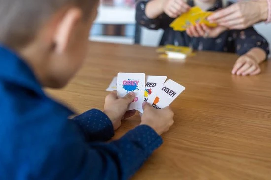 Shuffle - Color Addict - Kaartspel - Familiespel 7 Shuffle - Color Addict - Kaartspel - Familiespel - Afbeelding 5