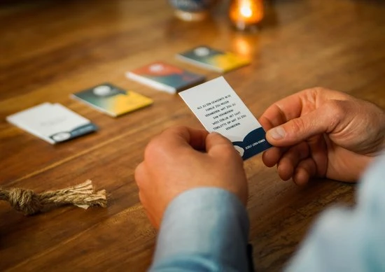 Let's Talk Familie Editie Spelletjes Kaartspellen Voor Volwassenen En Kinderen Vragen Spel 7 Let's Talk Familie Editie Spelletjes Kaartspellen Voor Volwassenen En Kinderen Vragen Spel - Afbeelding 5