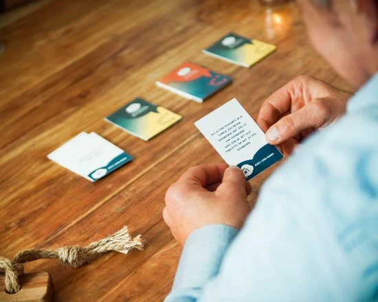 Let's Talk Familie Kerstspel Editie Spelletjes Kaartspellen Voor Volwassenen En Kinderen – Vragen Spel 5 Let's Talk Familie Kerstspel Editie Spelletjes Kaartspellen Voor Volwassenen En Kinderen – Vragen Spel - Afbeelding 3