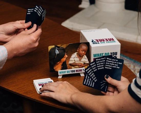 What Do You Meme - Kaartspel / Familiespel / Partyspel - Engelstalige Editie 7 What Do You Meme - Kaartspel / Familiespel / Partyspel - Engelstalige Editie - Afbeelding 5