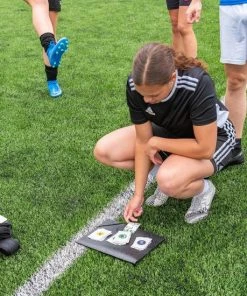 Footballastic - Kaartspel - Voetbal - Panna - Sport - Buiten Spelen - Sporten - Vrienden - Camping - Actie Spel - Wk 2022 - Actief Kaartspel - Kaartspel Kinderen - -LEERZAME SPELLEN Verkoopwinkel 550x550 318