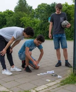 Footballastic - Kaartspel - Voetbal - Panna - Sport - Buiten Spelen - Sporten - Vrienden - Camping - Actie Spel - Wk 2022 - Actief Kaartspel - Kaartspel Kinderen - -LEERZAME SPELLEN Verkoopwinkel 550x550 321