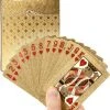 2BEFUN Waterdichte Kaarten - Goud - Luxe Kaartspel - Speelkaarten - Pokerkaarten - Drankspel - Ook Geschikt Als Kerst Cadeau Voor Man En Vrouw, Voor Grote Kinderen, Sinterklaas Schoencadeautjes - Cadeautjes -LEERZAME SPELLEN Verkoopwinkel 550x744
